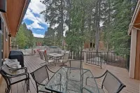 Walk to Downtown Winter Park! 2Br 2BA Pool, 3 Hot Tubs, Free Shuttle, Sleeps 6