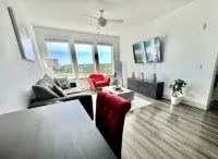 Luxury Apartment King Bed Stunning View Pool Gym Near Mayo Clinic UNF & Beaches - Condos