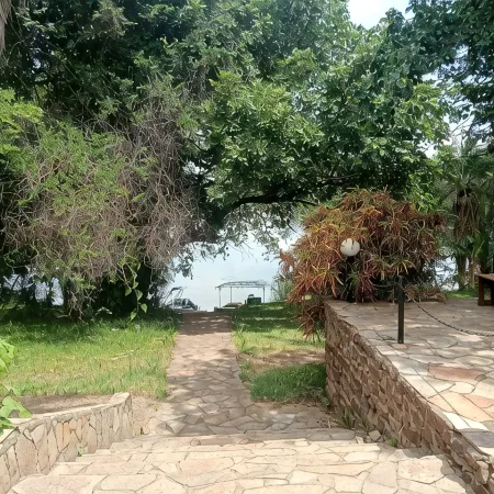 Cosy place along Zambezi River with Wi-fi Swimming Pool