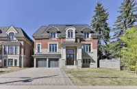 Modern. Bright. Brand New central North York home - 5성급