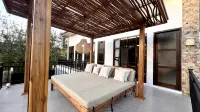 3 Bed Villa in Kuta w/ Day Bed Pool Fast Wi-Fi