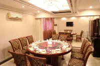 Chengming Riyue Hotel - 2-Star