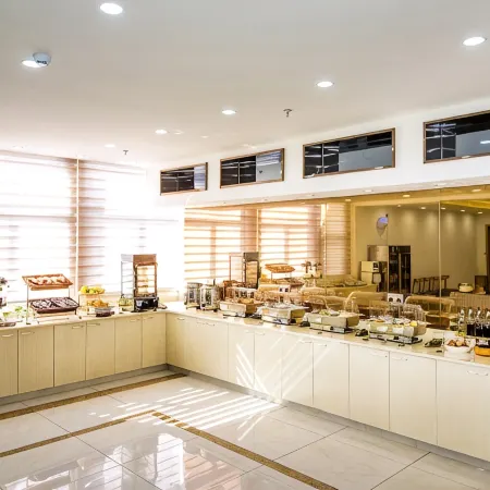 GreenTree Inn Express Hotel (Jingjiang Xinjian Lu Decheng Plaza)