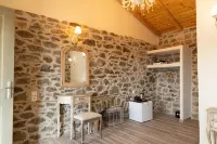 Kanalia Suites - Homestays