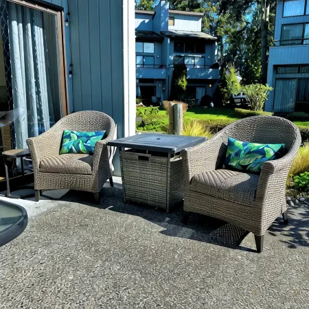 The Beach Retreat-Stylish 2-bedroom view condo in Birch Bay