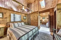 Classic Maine 3-bedroom steps from Great Pond, newly decorated, work or play! - Træningscentre