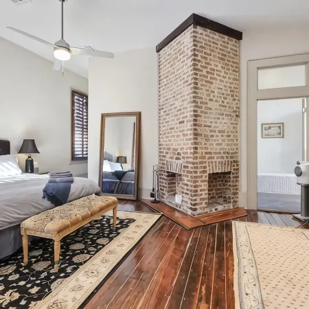 1 Block to Parade & St Charles, Heated Pool & Hot Tub, Walk to French Qtr