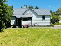 Cozy home Cle Elum 2BR/1BA, AC, EV charging, near downtown & highway access