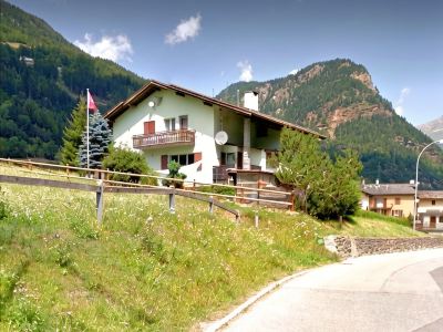 Spacious Apartment with 3 Bedrooms, 2 Bathrooms, Kitchen and Living Room