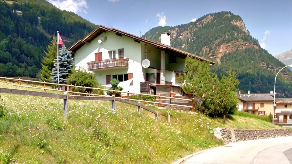 Spacious Apartment with 3 Bedrooms, 2 Bathrooms, Kitchen and Living Room