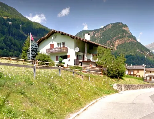 Spacious Apartment with 3 Bedrooms, 2 Bathrooms, Kitchen and Living Room