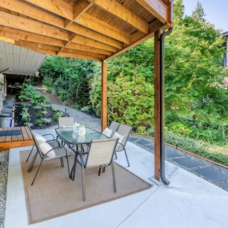 Spacious 3Br Guest Suite by the Creek | North Vancouver