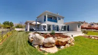 Villa Amelie for up to 8 people with pool and e-charging station near Porec - Homestays