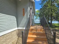 The Lily Pad: Newly Renovated, Lakefront Retreat on Shawano Lake, Sleeps 6 Hotels in Wescott