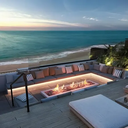 Luxurious Oceanfront Condo with Rooftop Pool on Brighton Beach– Sleeps 4