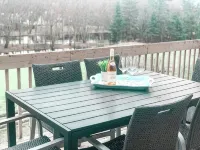 Golf Course Townhome with Deck, BBQ & Views – 4BR Mont Tremblant - Jacuzzi