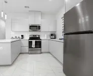 Brand NEW Cozy 3 Bedroom Apartment conveniently located in Pharr-McAllen area! - Homestays