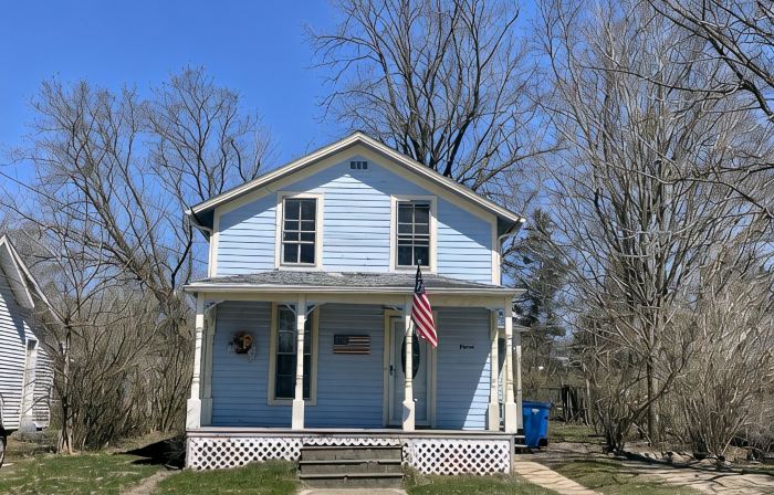 Hillsdale Cottage: Just a Short Walk to Hillsdale College! Across from Handmade