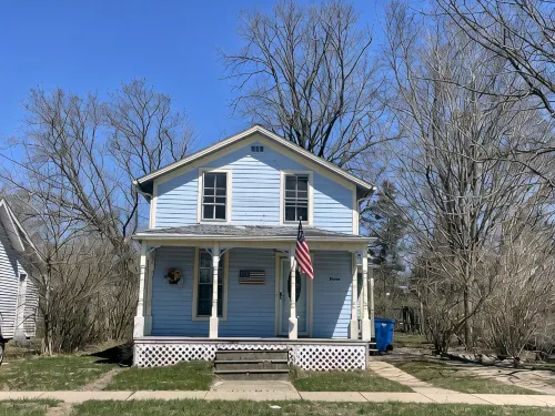 Hillsdale Cottage: Just a Short Walk to Hillsdale College! Across from Handmade