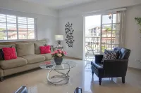 Come to enjoy this fully renovaded 3-bedroom apartment full of amenities.