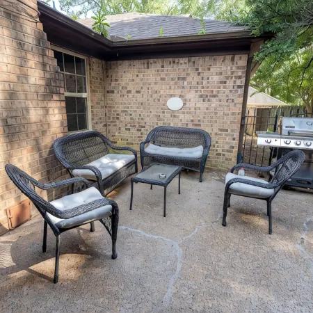Private Pool–Renovated Home for Groups/Getaways