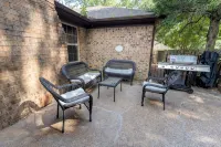 Private Pool–Renovated Home for Groups/Getaways - สระว่ายน้ำส่วนตัว