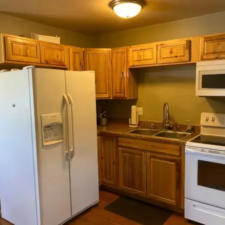 Peaceful Mountain View 2-bedroom Cabin