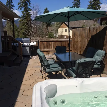 Luxurious Townhome Minutes From Beautiful Downtown, Golf Course, And Ski Area