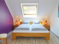 Fantastically situated vacation home for families & dogs, fenced, 200m to Lake Plau Hotels in Fünfseen
