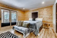 Located just 1.3 miles to downtown Breck and ski resortLicLR21-000002
