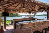 Lake Front Honky Tonkin & Lake Life  O/D Kitchen & Tiki Hut -Near Nashville - 4-Star