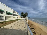 Guest Favorite • Beachfront Luquillo Condo • Walk to Kioskos & El Yunque 루키요 호텔