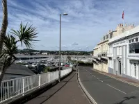 Luxury 3 bed apartment a few minutes walk from beach, harbour and town! - Condos