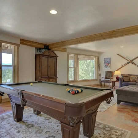 Cedar View Lodge- Scenic Sandpoint area mountain home, in secluded location.