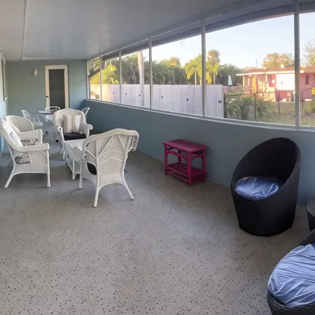 Close to beach ! 3 Bdrm , 2 Bath - Duplex
