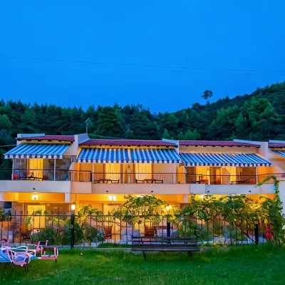 Villa Nefeli Hotel dekat Pantai Mandraki