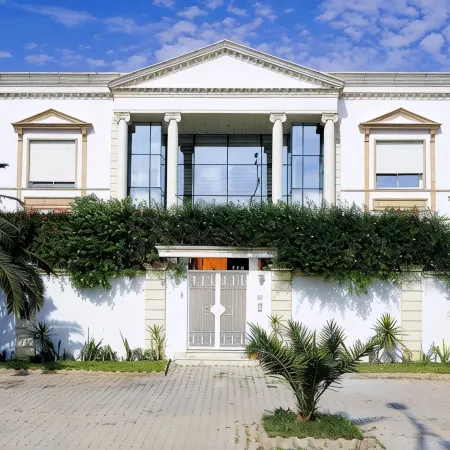 Luxury villa with heated pool, private elevator and wonderful view of Lake Tunis