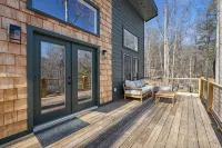 NEW Mountain Modern Hideaway! - Walk to Disc Golf - 3つ星