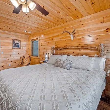 Stunning Views,Hot Tub, Game Room,Zero Stair Entry