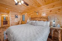 Stunning Views,Hot Tub, Game Room,Zero Stair Entry