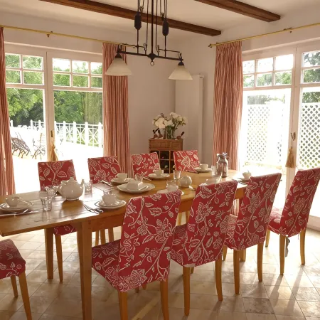 Perfect for family reunions & workshops: luxurious manor house near the beach