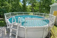 Misquamicut Beach House, Just 1 Mile From the Ocean! - Pools