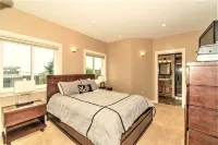 Elevator, Master Suites, Jacuzzi's -  steps to the Beach! - Wifi