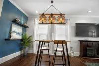 Modern Home in Historic Strawberry Hill w/ a view of Downtown KC - Pet Friendly - Homestays