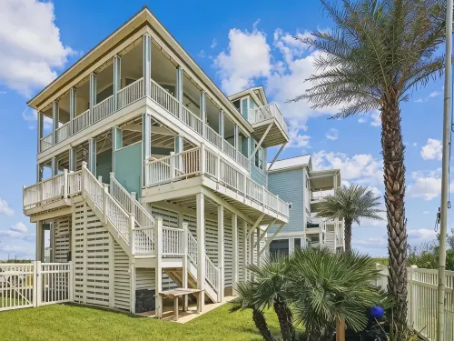 Beachfront House - Peaceful Beach - Dog Friendly! - Elevator and Hot Tub! - 자쿠지