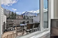 Mountain View Townhouse, Private Garage + Patio + Central AC - บังกะโล