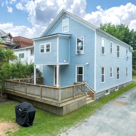 Fully Stocked Kitchen, AC, Wi-Fi, W/D, Near Baseball and Walk to Downtown