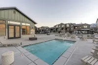 Cozy 3-bedroom townhome in Mountain Green with WiFi, AC. 12 min to Snowbasin - Homestays