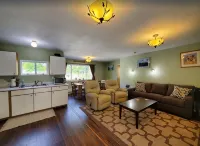 {Forget-Me-Not Inn} Alaskan Vacation Rental (Bear Suite)