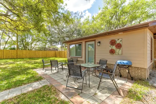 Happy Palette Home: Close to downtown+the lake! Fenced yard with outdoor dining
